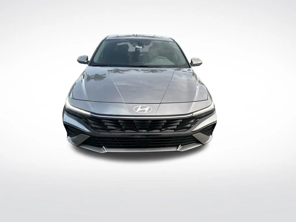 2025 Hyundai Elantra SEL Convenience photo 3