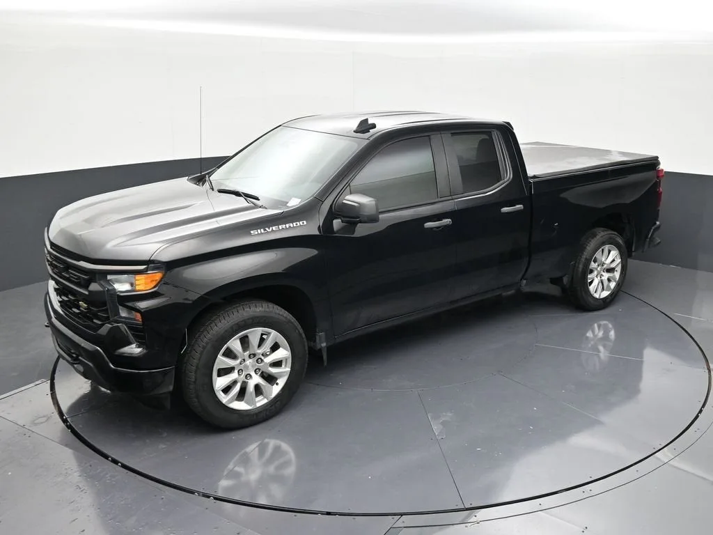 2023 Chevrolet Silverado 1500 Custom photo 12