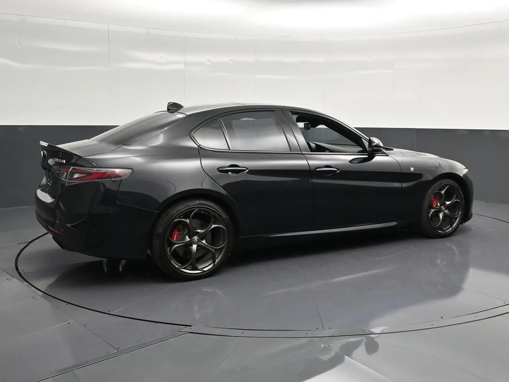 2024 Alfa Romeo Giulia Ti photo 3