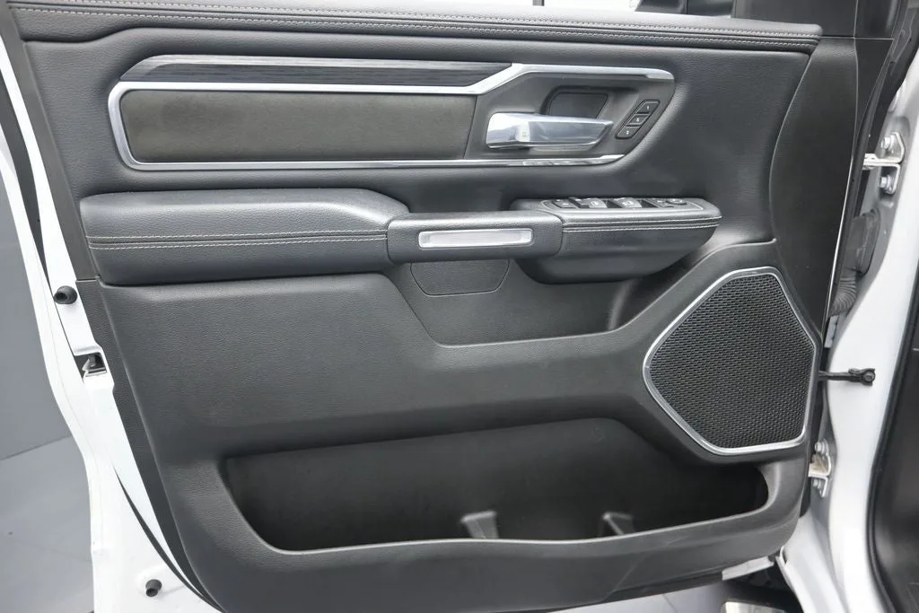 2023 RAM 1500 Laramie photo 12