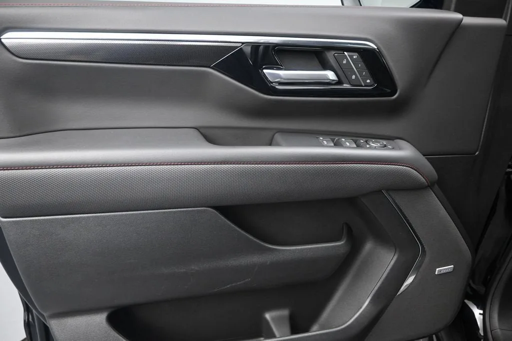 2025 Chevrolet Suburban RST photo 11
