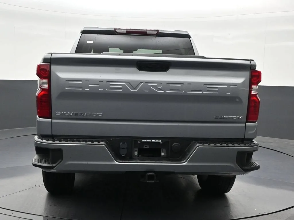 2024 Chevrolet Silverado 1500 Custom photo 4