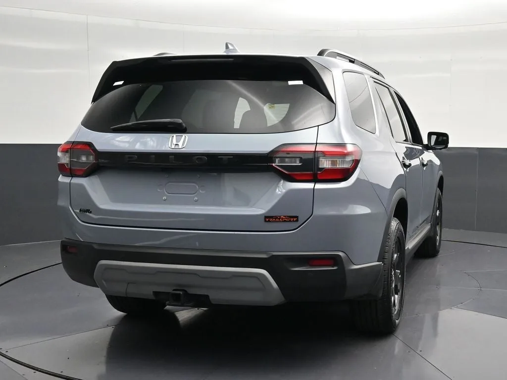 2023 Honda Pilot TrailSport photo 2