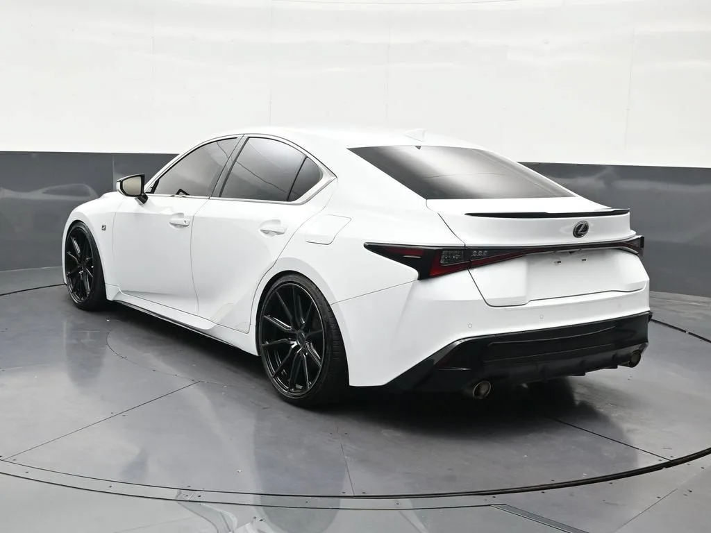 2023 Lexus IS 350 F SPORT photo 3