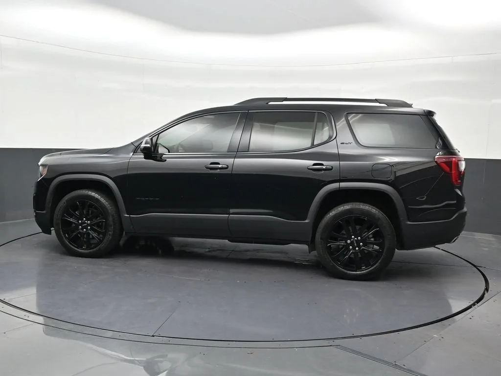 2023 GMC Acadia SLT photo 2