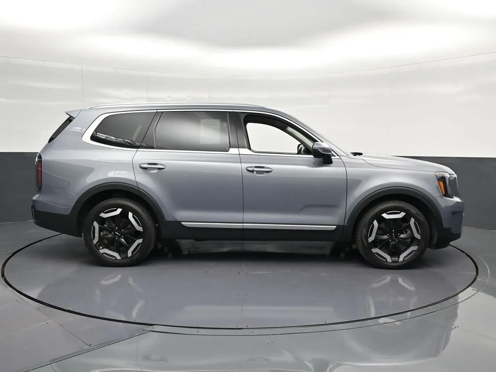2025 Kia Telluride EX photo 4