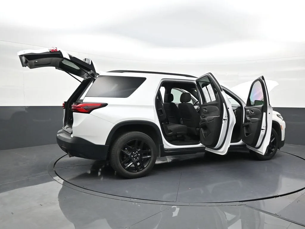 2022 Chevrolet Traverse LT Cloth photo 28
