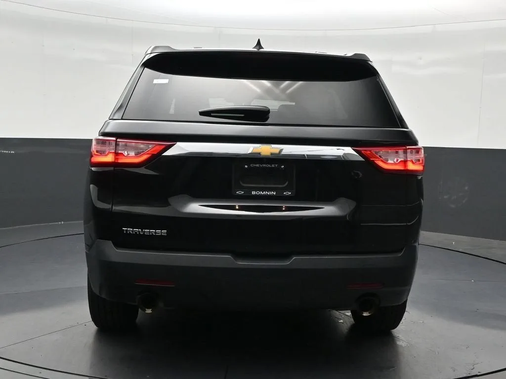 2021 Chevrolet Traverse LS photo 4