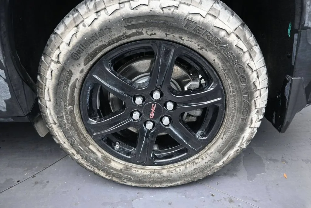 2023 GMC Acadia AT4 photo 10