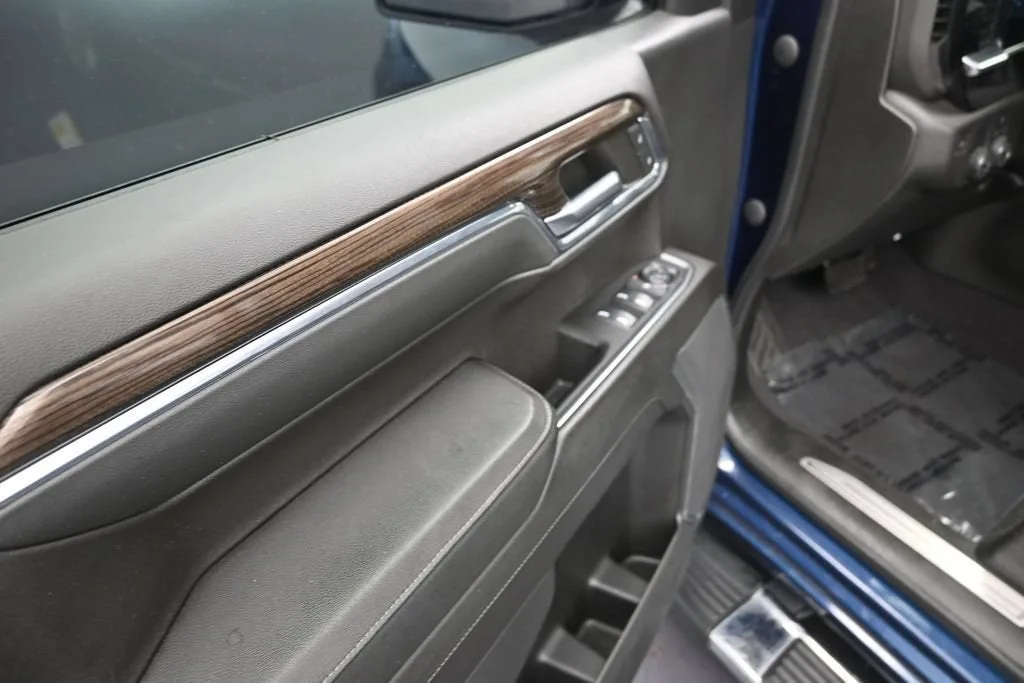 2023 Chevrolet Silverado 1500 RST photo 10
