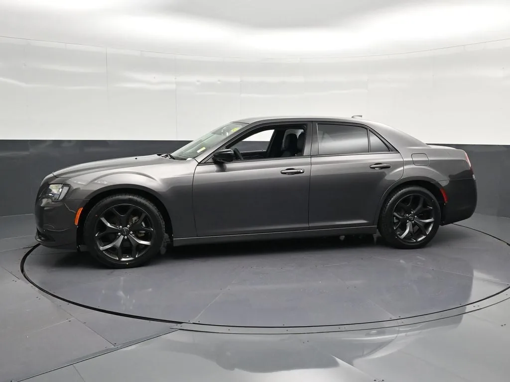 2022 Chrysler 300 Touring photo 7