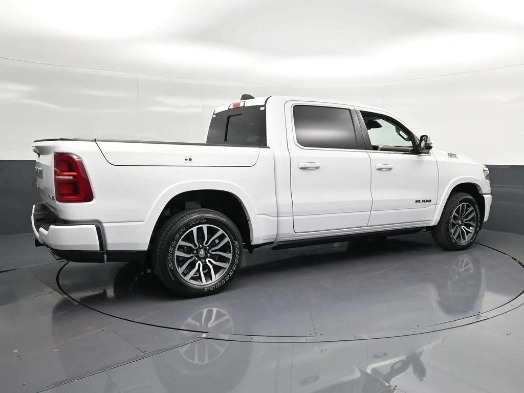 2025 RAM 1500 Limited photo 3