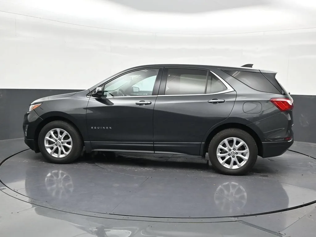 2020 Chevrolet Equinox LT photo 2