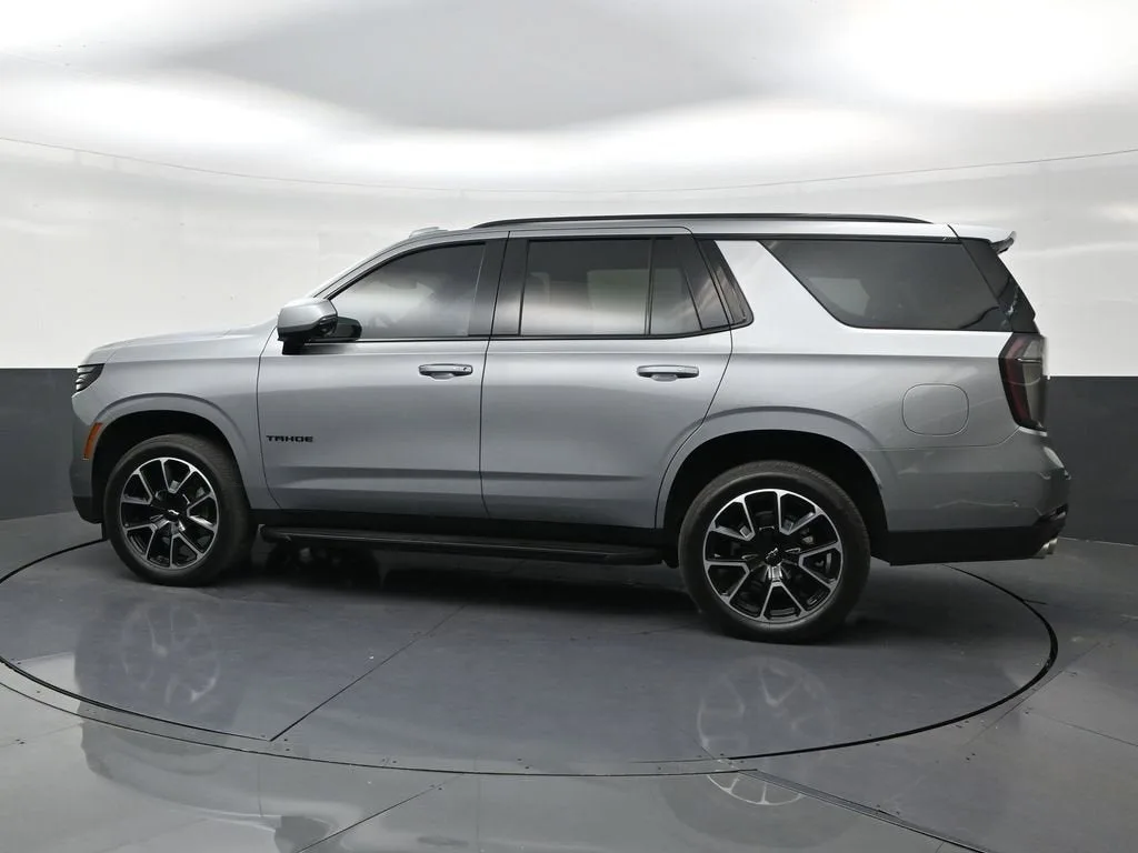 2025 Chevrolet Tahoe RST photo 2