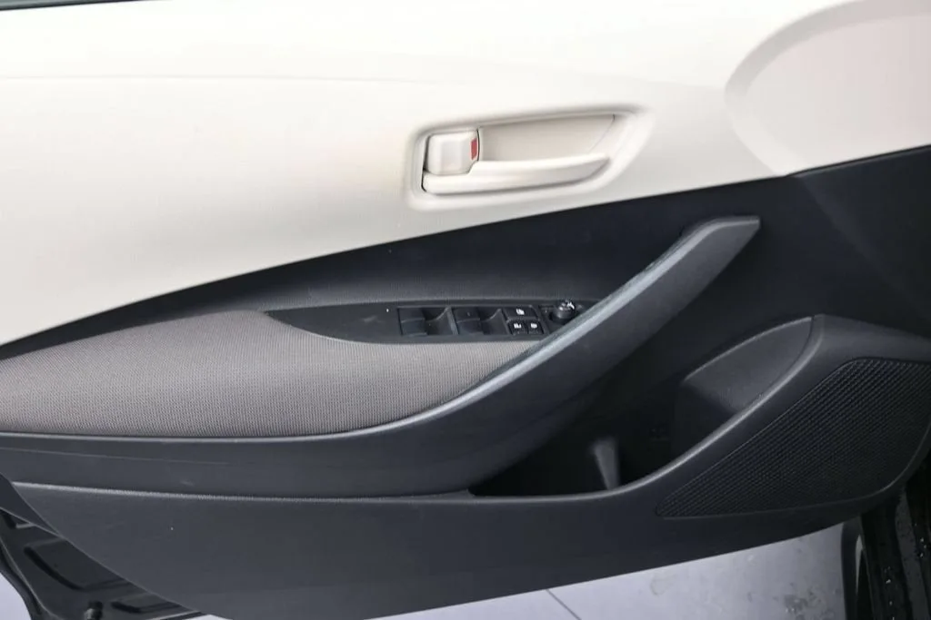 2025 Toyota Corolla LE photo 12