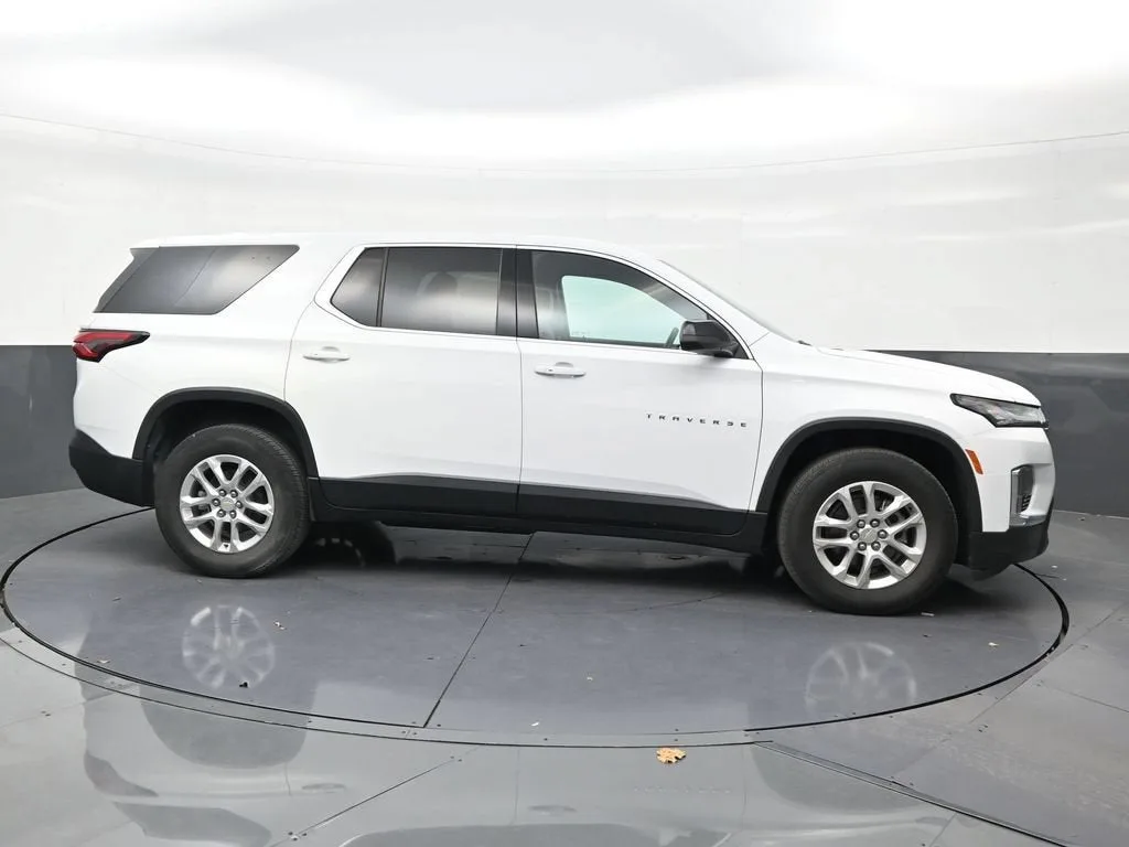 2023 Chevrolet Traverse LS photo 6