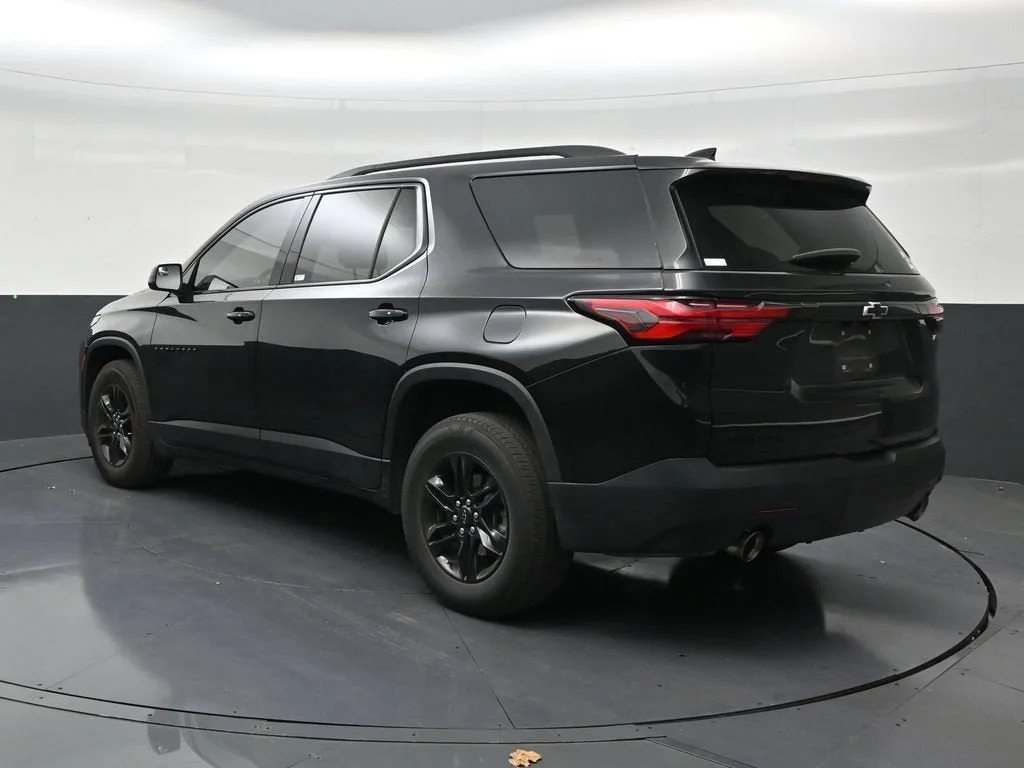 2023 Chevrolet Traverse LS photo 3