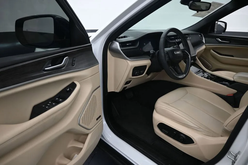 2023 Jeep Grand Cherokee L Limited photo 10