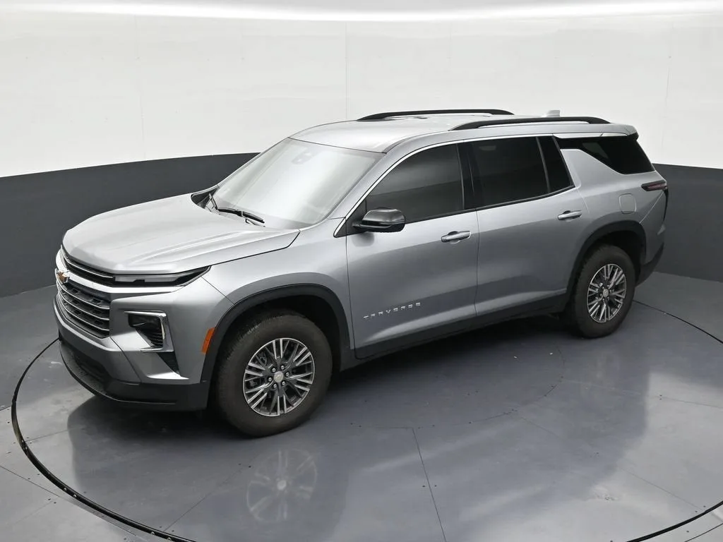2026 Chevrolet Traverse LT photo 12