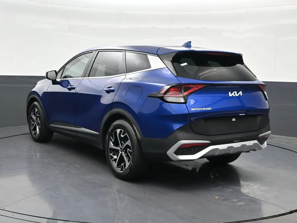 2023 Kia Sportage EX photo 3