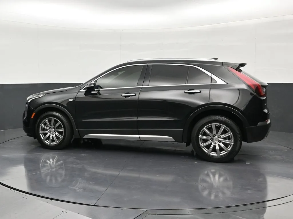 2022 Cadillac XT4 AWD Premium Luxury photo 2