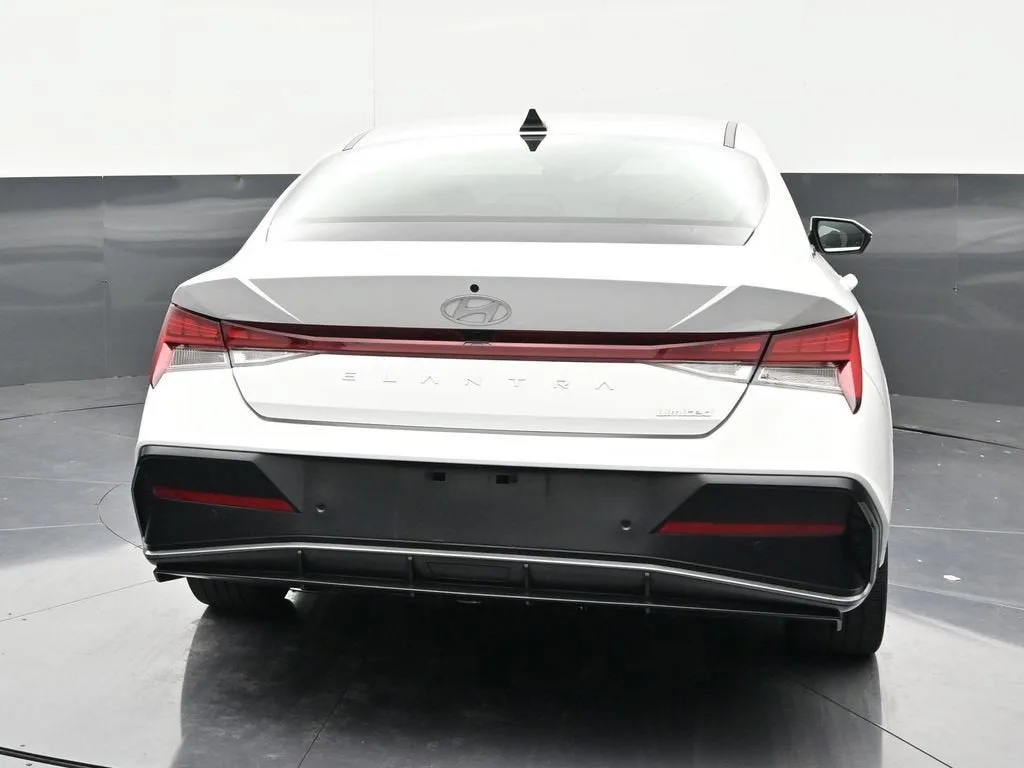 2024 Hyundai Elantra Limited photo 4