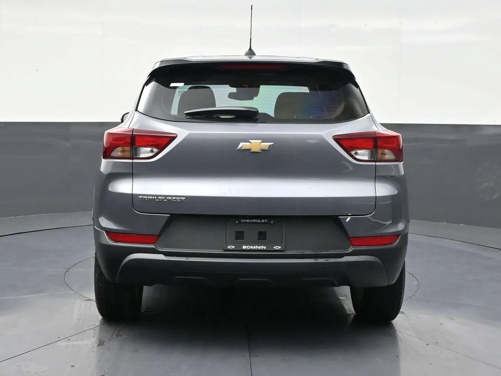 2022 Chevrolet Trailblazer LS photo 4