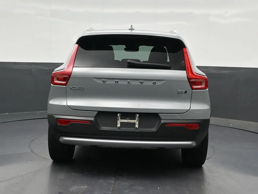 2024 Volvo XC40 B5 Plus Bright Theme photo 5