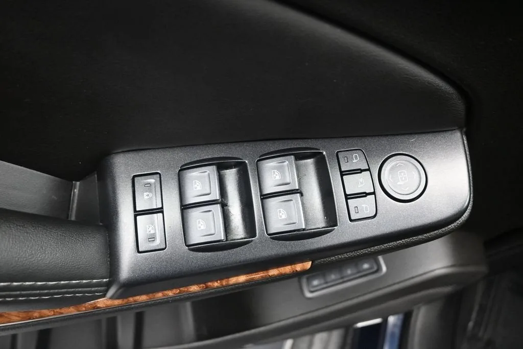 2019 Chevrolet Suburban Premier photo 12