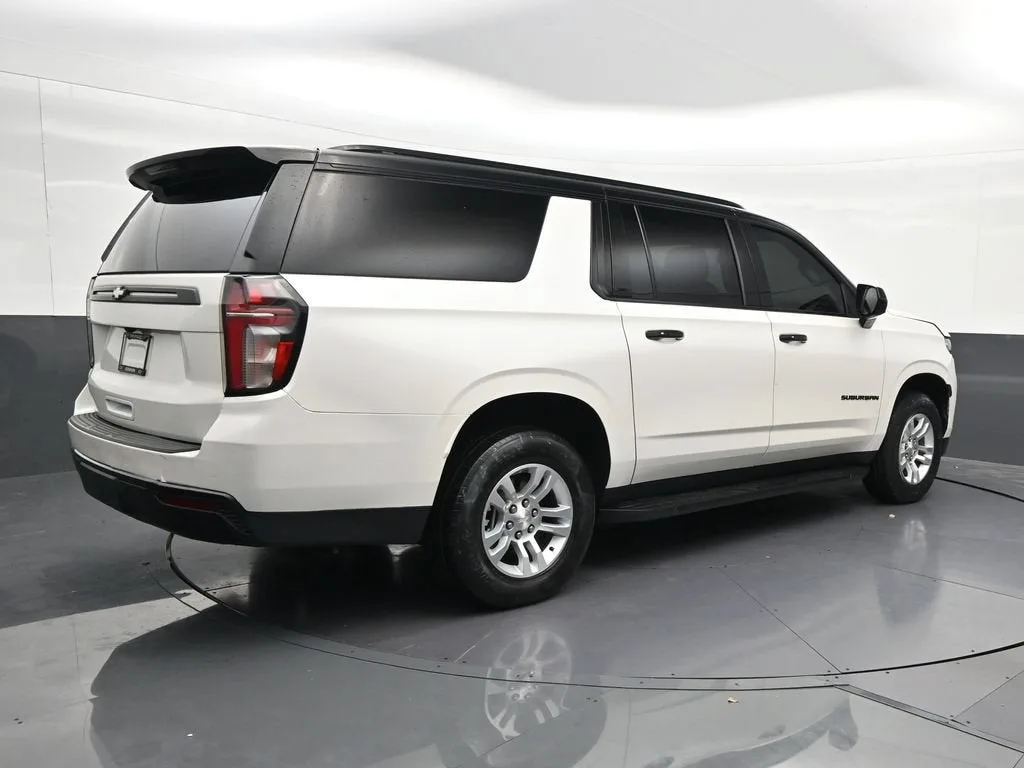 2021 Chevrolet Suburban LS photo 5