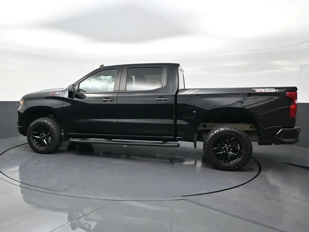 2023 Chevrolet Silverado 1500 Custom Trail Boss photo 2