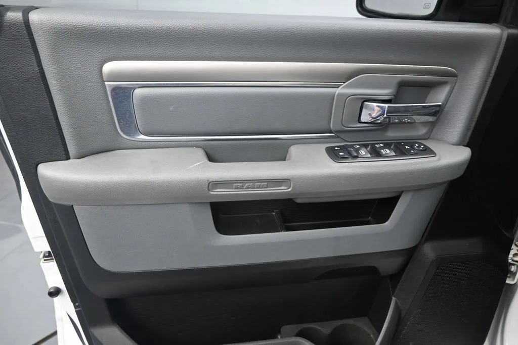 2019 RAM 1500 Classic Big Horn Crew Cab 4x4 6'4" Box photo 11