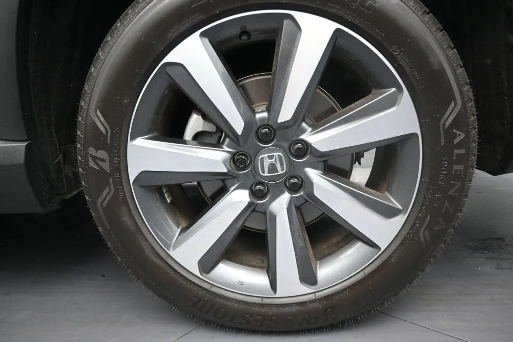 2025 Honda Pilot Touring photo 9