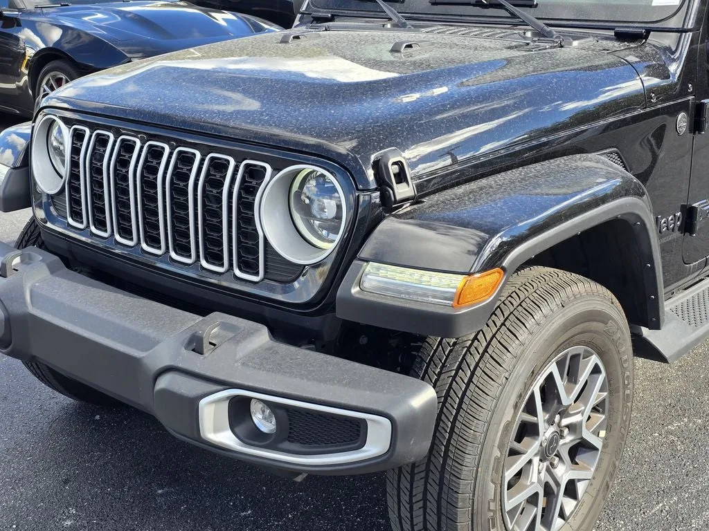 2025 Jeep Wrangler Sahara photo 8