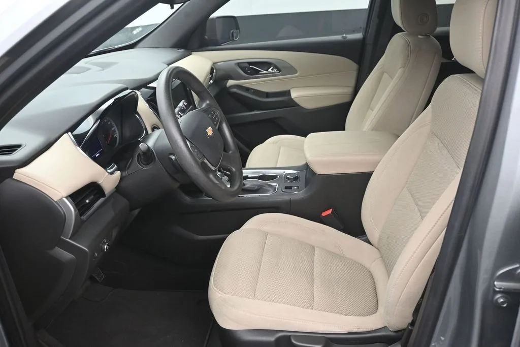 2023 Chevrolet Traverse LS photo 10