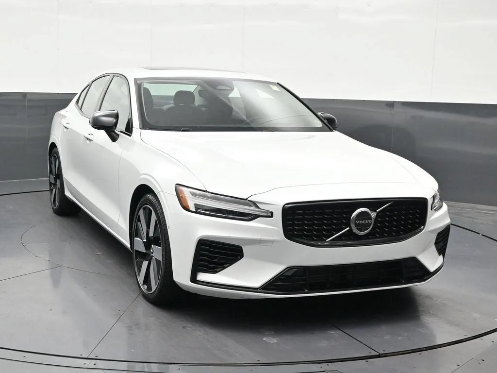 2024 Volvo S60 Recharge Plug-In Hybrid T8 Plus Dark Theme photo 8