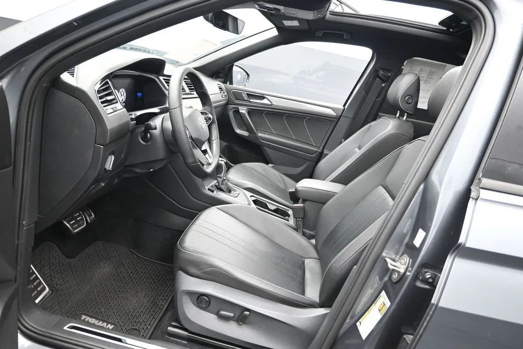 2022 Volkswagen Tiguan 2.0T SE R-Line Black photo 10