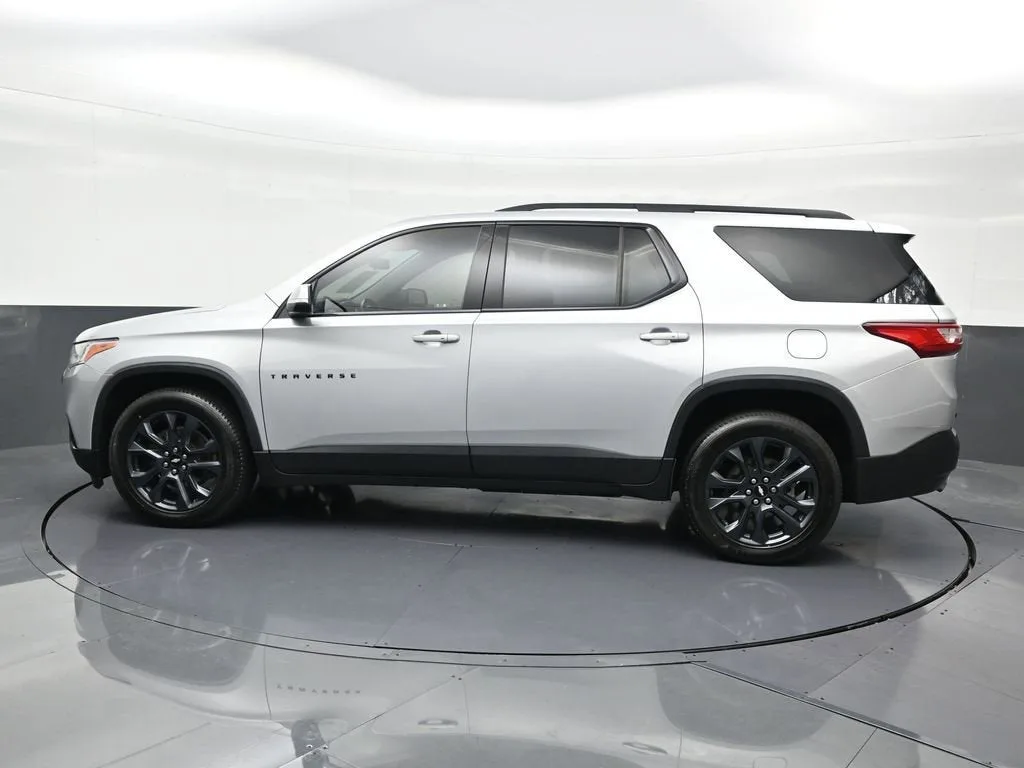 2021 Chevrolet Traverse RS photo 2