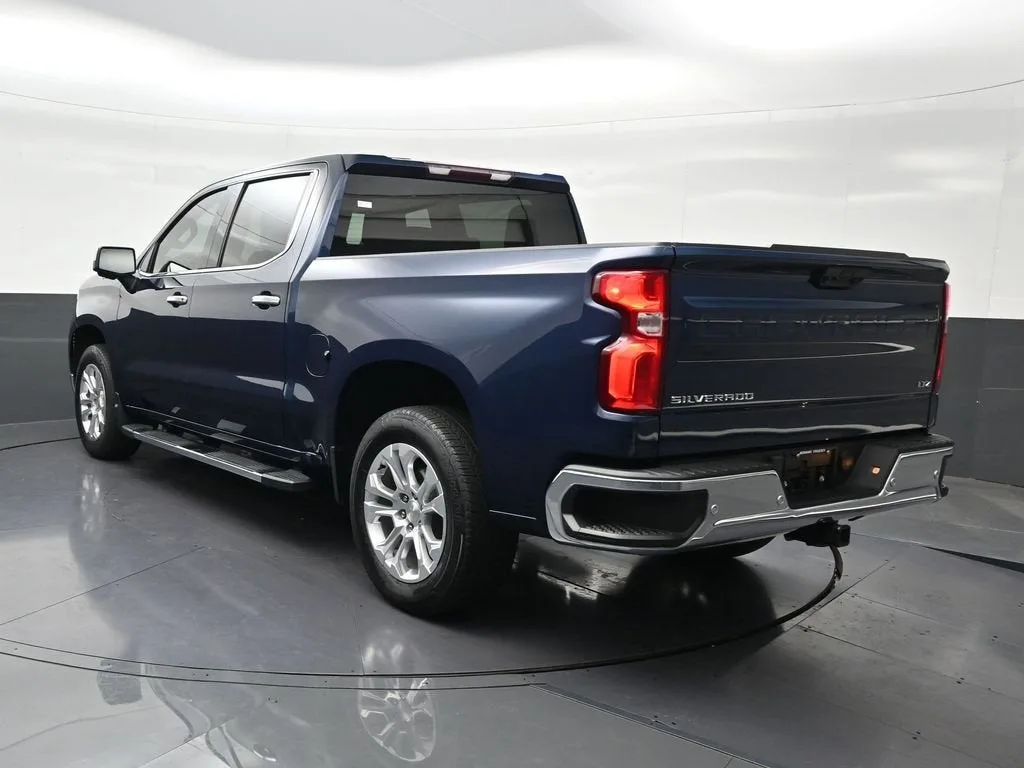2023 Chevrolet Silverado 1500 LTZ photo 3