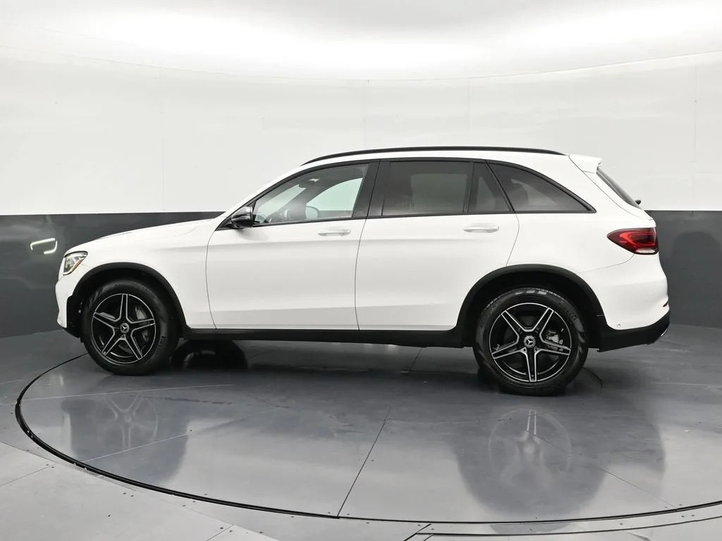 2021 Mercedes-Benz GLC 300 SUV photo 2