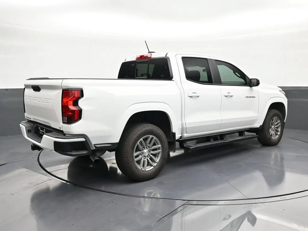 2024 Chevrolet Colorado LT photo 5