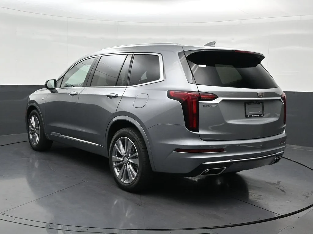 2024 Cadillac XT6 Premium Luxury photo 3