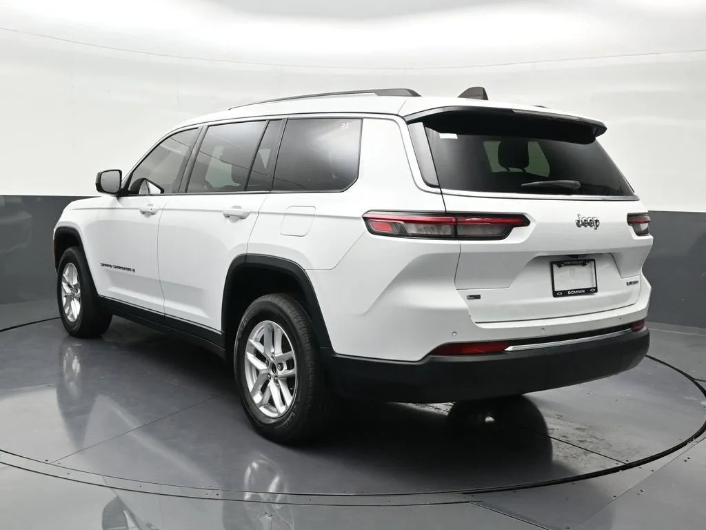 2023 Jeep Grand Cherokee L Laredo 4x2 photo 3