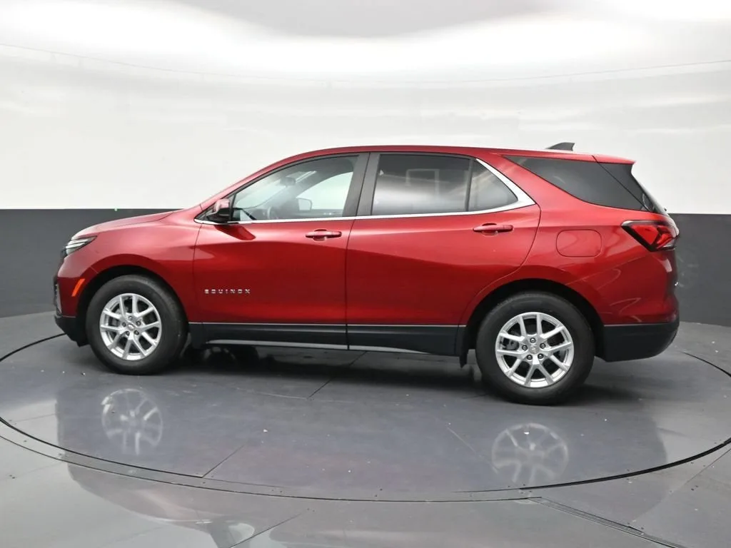 2023 Chevrolet Equinox LT photo 2