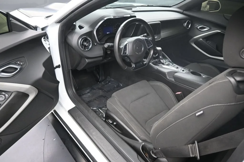2021 Chevrolet Camaro 1LT photo 11