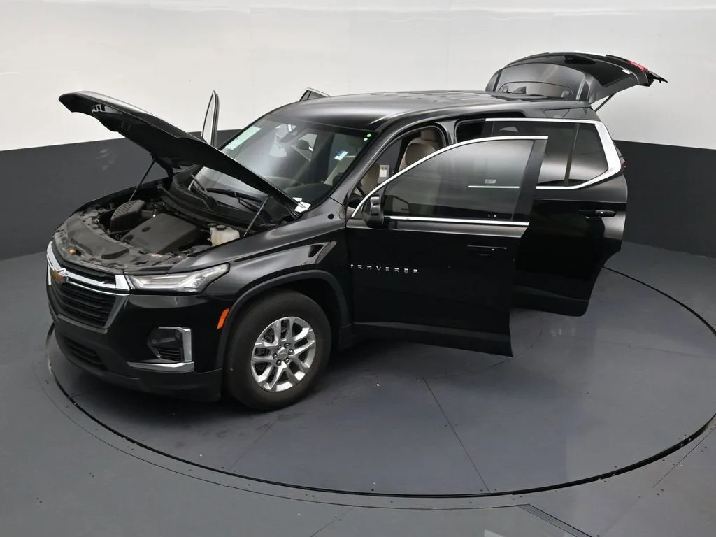 2023 Chevrolet Traverse LS photo 12
