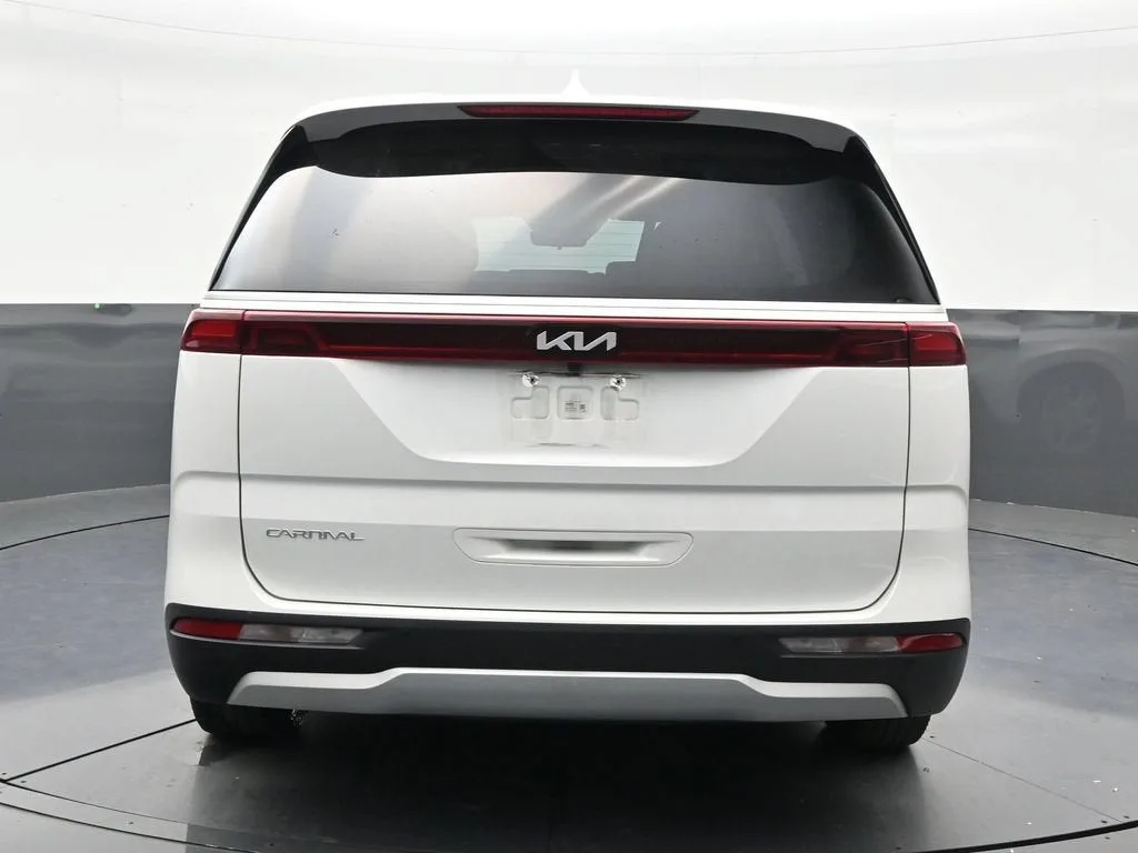 2024 Kia Carnival MPV LX photo 4