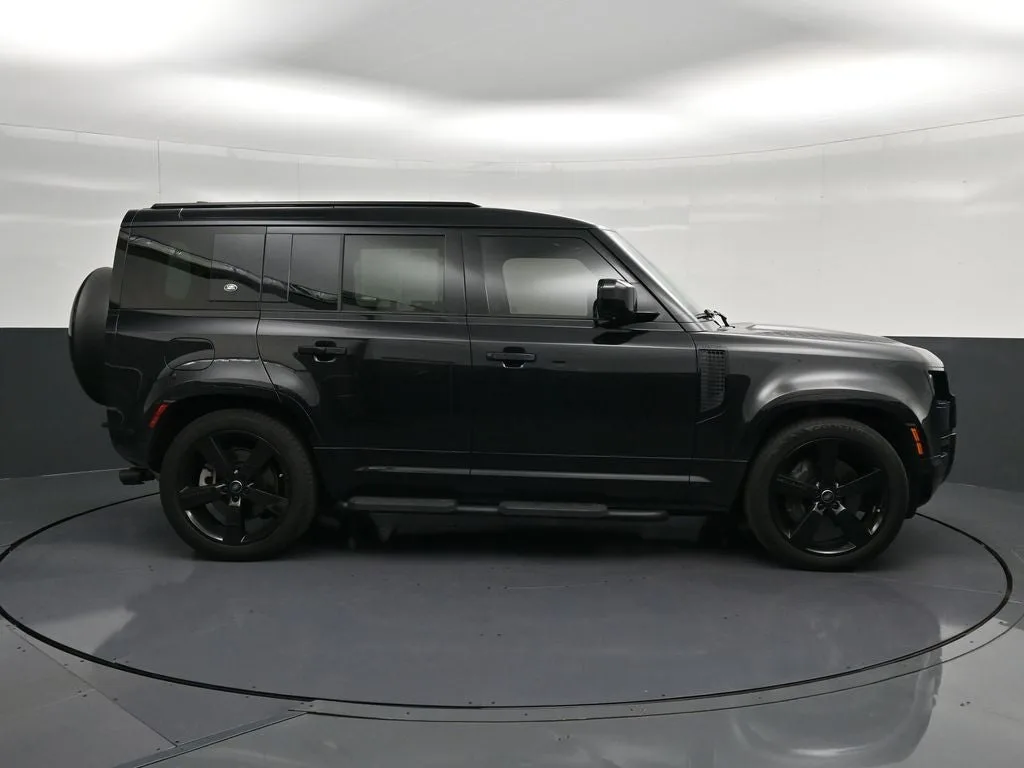 2024 Land Rover Defender 110 X-Dynamic SE photo 4