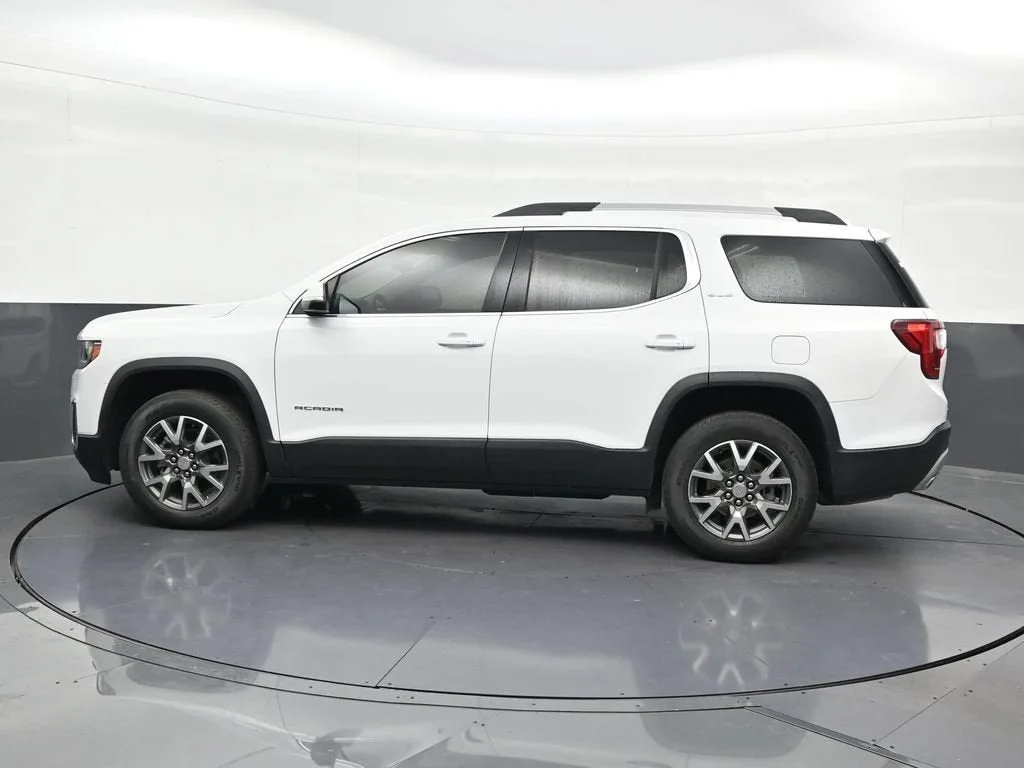 2022 GMC Acadia SLE photo 2
