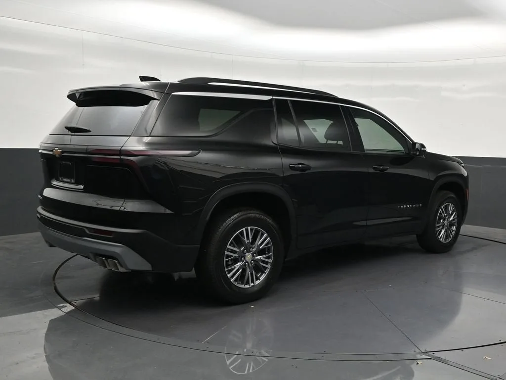 2026 Chevrolet Traverse LT photo 5
